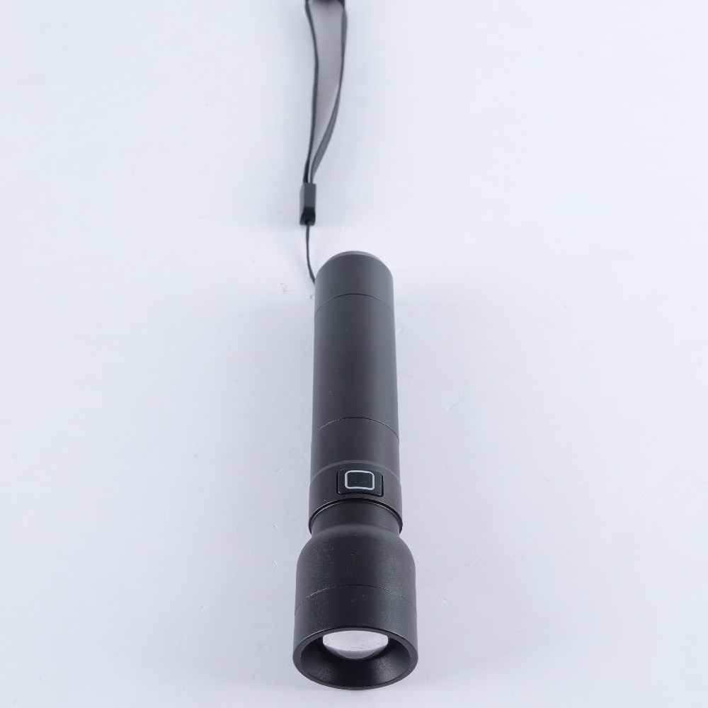 USB-charging Waterproof Emergency LED Flashlight IP44 3-Level Dimming Adjustable Focus 700 Lumens 1M Drop Resistance