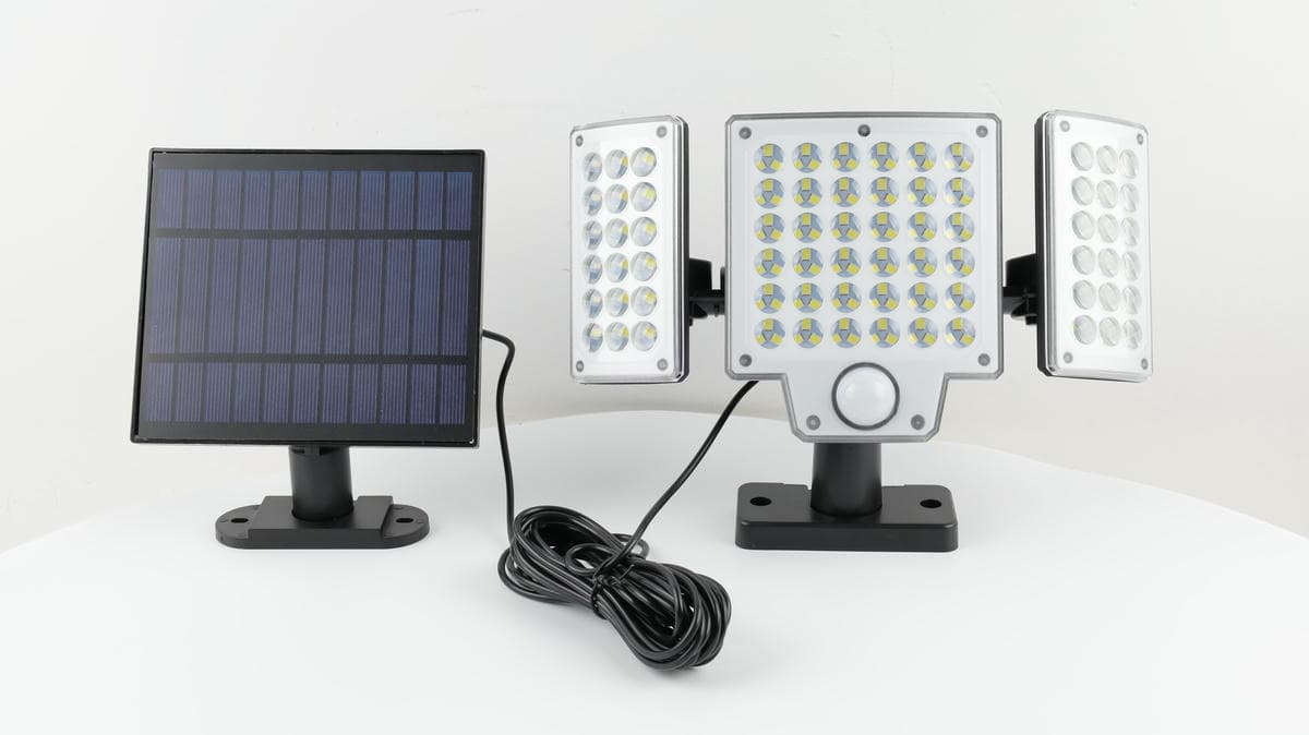 Everstar LED Solar Wall Light Waterproof IP66 Remote Control Industrial Construction Morden Dusk-to-Dawn